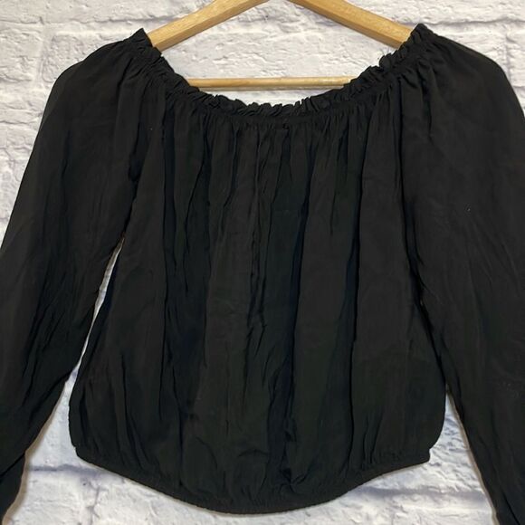 Brandy Melville Peasant Style Crop Top Made in Italy Size Unknown. - Picture 6 of 9